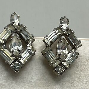 Elegant Vintage Weiss Screw Back Diamond cut Silver Crystal Earrings